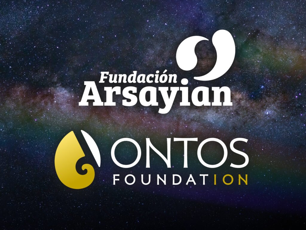 Fundación Arsayian and Ontos Foundation logos on a starry background.